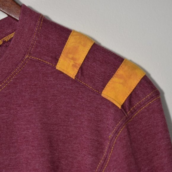 NBA Cleveland Cavaliers sporty three quarter sleeve tee with logo - Picture 3 of 5